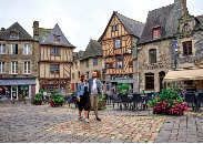Malestroit Petite Cité avec des petits commerces