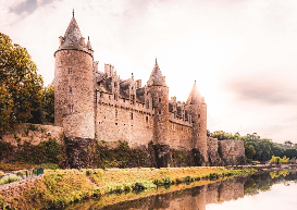 Josselin château au bord du canal mais pas bcp de commerces