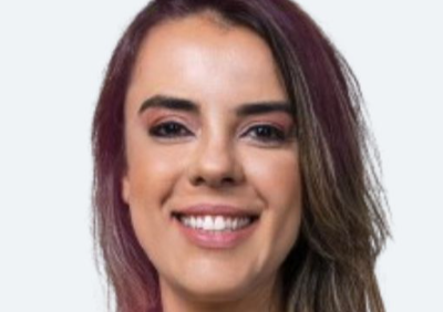 DRA. LARISSA