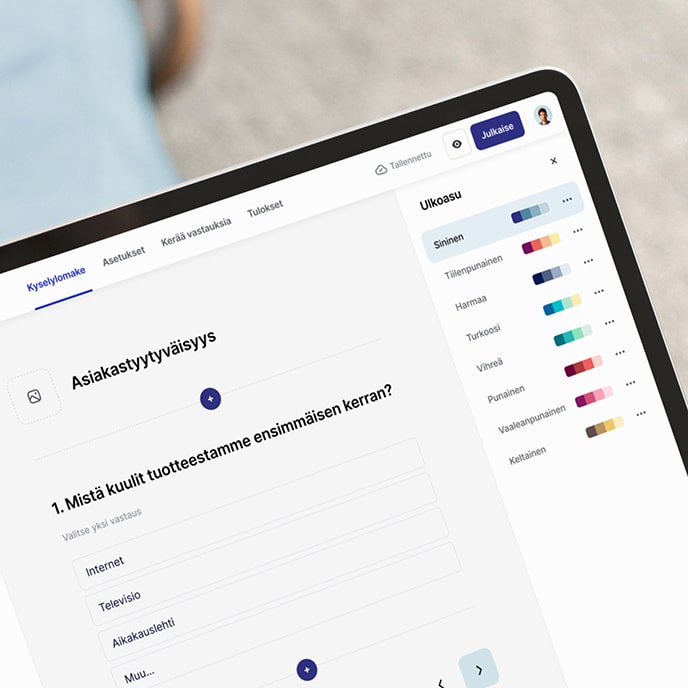 Tabletti, jossa on kyselytutkimuseditori