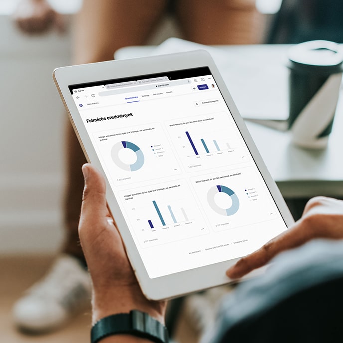 A felmérés eredményeit BI dashboard megjelenítő táblagép
