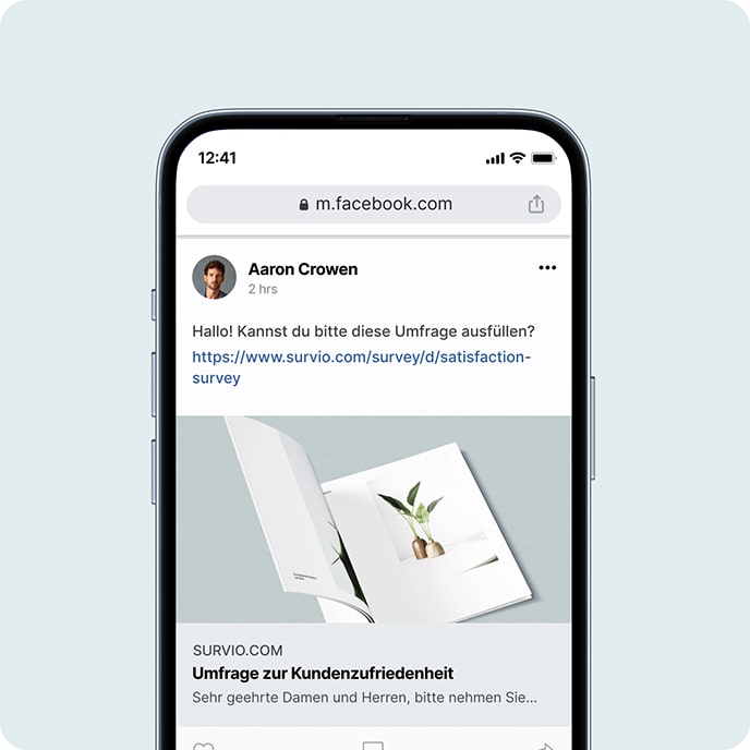 Smartphone-Bildschirm mit der Startseite der Online-Umfrage