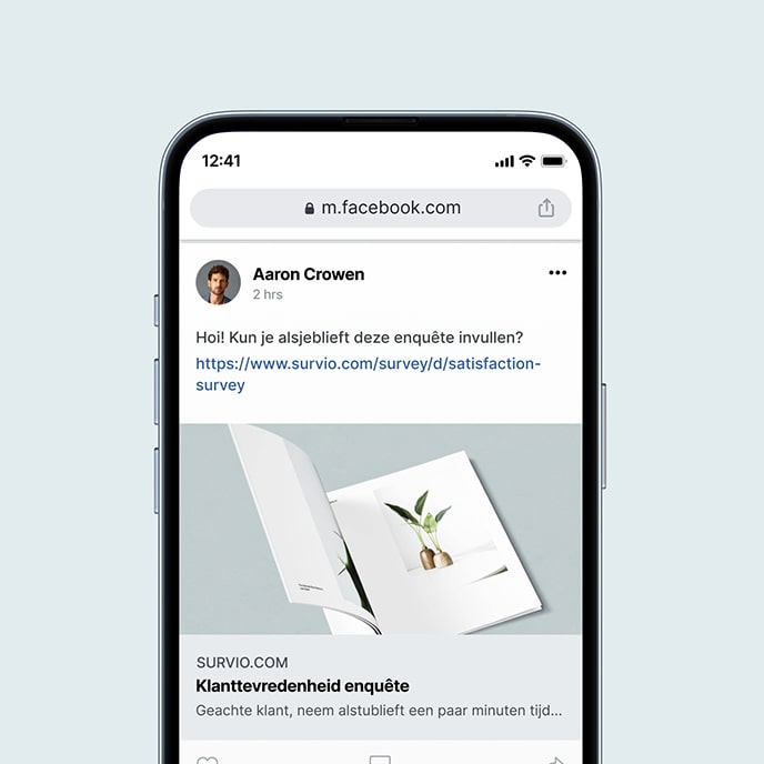 Een smartphone met een welkomstpagina van een online enquête