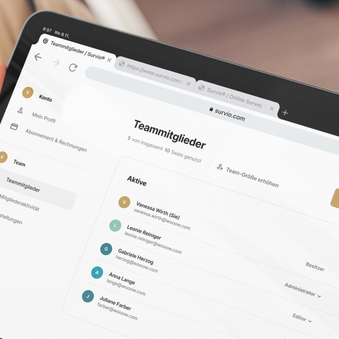 Das Tablett zeigt die Sektion der Teamverwaltung in der Umfragen-Software