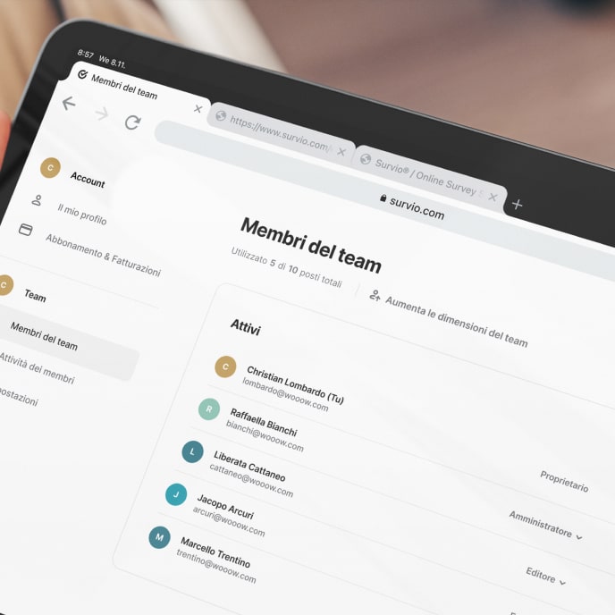 Tablet che mostra l'ambiente di gestione dei team nel software del questionario