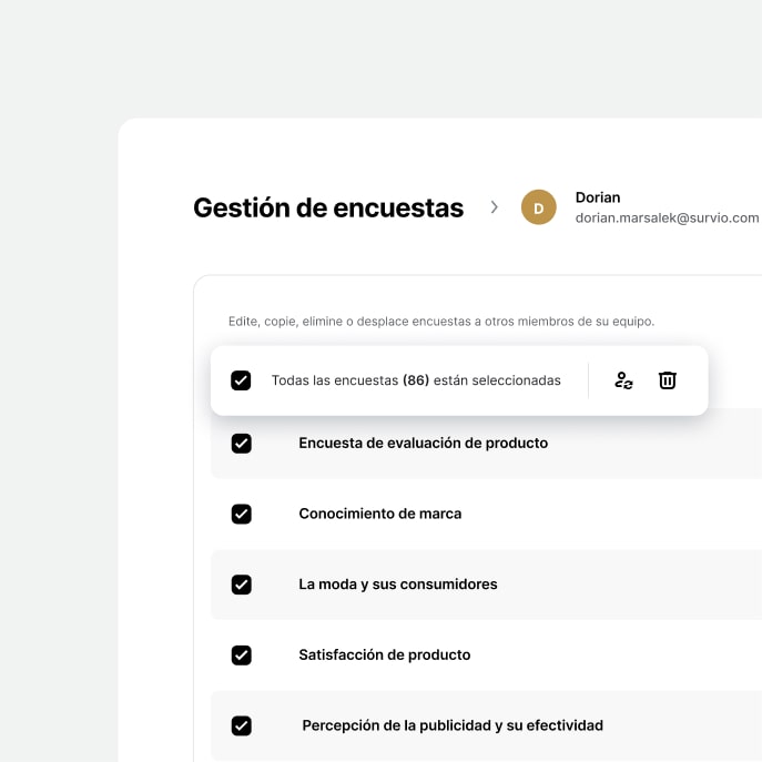 Pantalla de la aplicación Survio que muestra interface de administración de encuestas